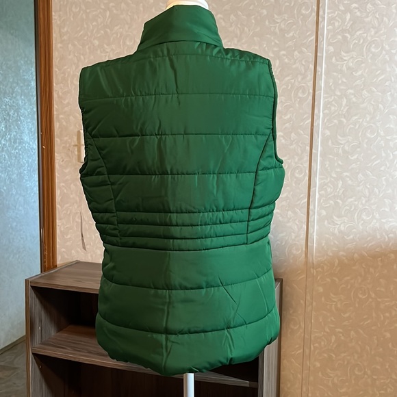 NY & Co puffer vest - Picture 2 of 4